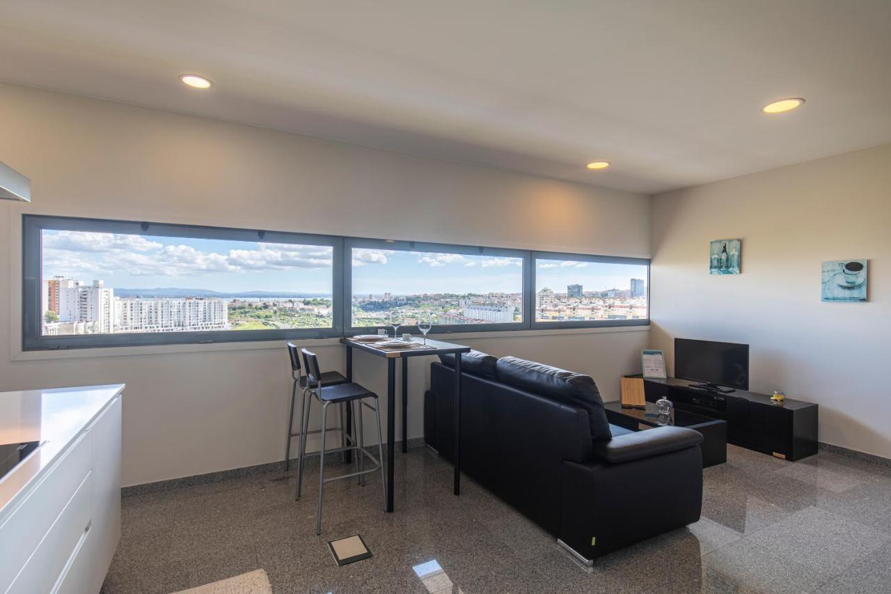 Lovelystay - Trendy 1bdr W/ River View Lisboa