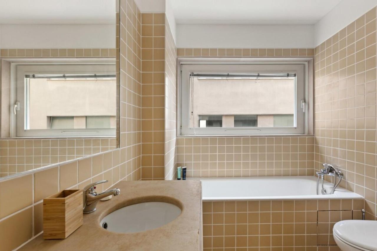 Beautiful 2 Bedroom In Bairro Alto Apartment *