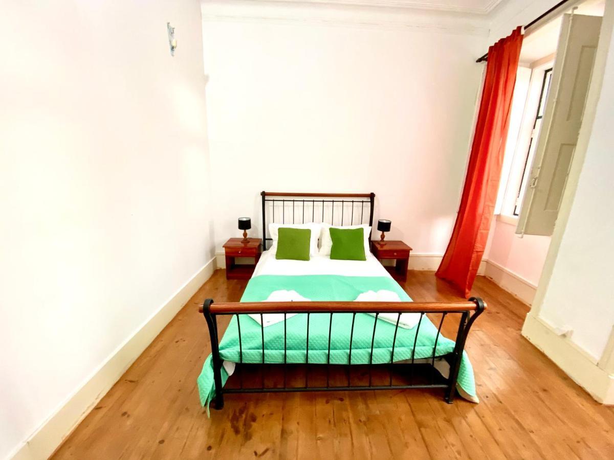 Casa de hóspedes Artdeco Chiado 4 - Large Comfortable Double With Shared Bathroom Lisboa
