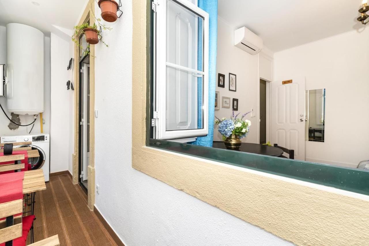 Rustic M2 R1 - Amazing Double With Shared Bathroom * Lisbon