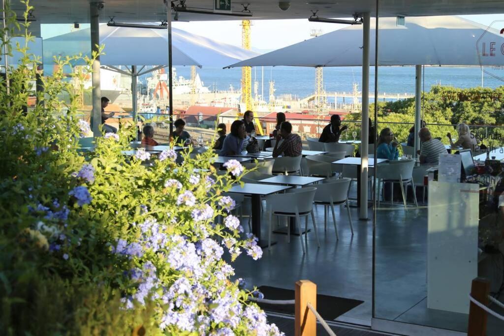 Two Bedroom Cozy Flat By River In Quiet Art Zone Lisboa