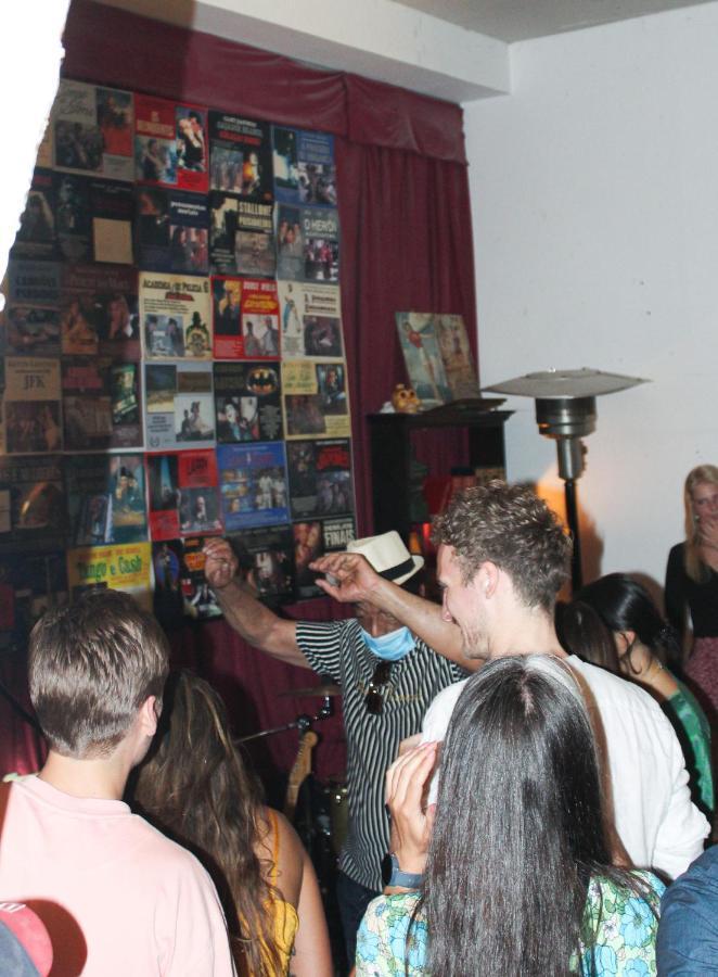 Alface Hall & Bar Hostel *
