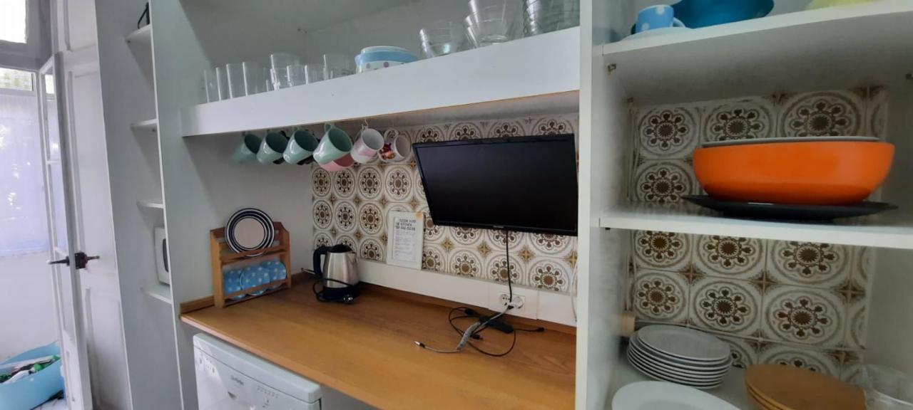 Sunny Terrace Apt, Close To Downtown! 2 Bedroom Flat * Lisboa