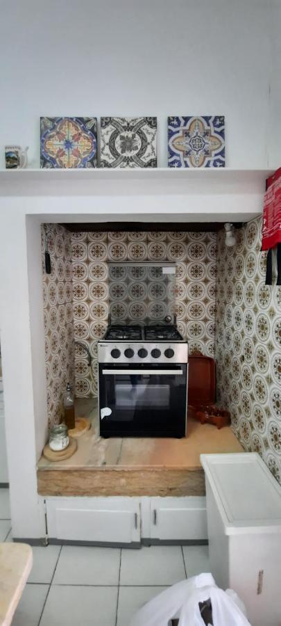 Sunny Terrace Apt, Close To Downtown! 2 Bedroom Flat *