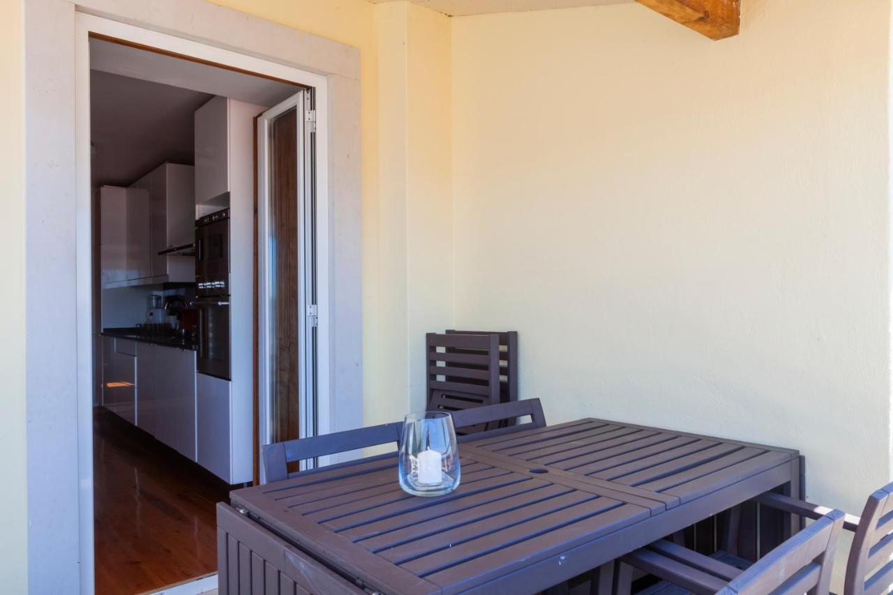 Breathtaking River-city View Two Private Terraces 3 Bedrooms&3 Bathrooms 17th Century Building Bica Chiado District Apartamento *