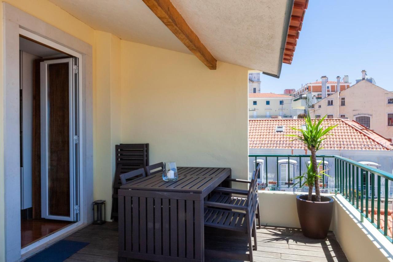 Breathtaking River-city View Two Private Terraces 3 Bedrooms&3 Bathrooms 17th Century Building Bica Chiado District Apartamento