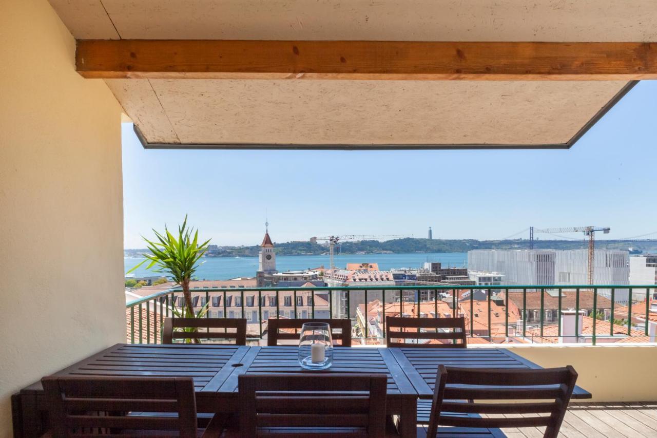 Apartamento Breathtaking River-city View Two Private Terraces 3 Bedrooms&3 Bathrooms 17th Century Building Bica Chiado District