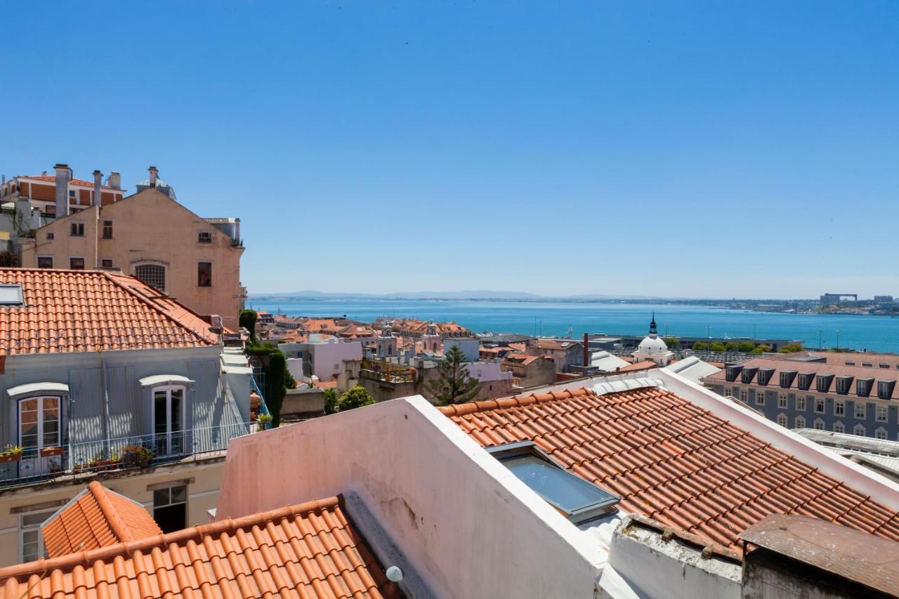 Apartamento Breathtaking River-city View Two Private Terraces 3 Bedrooms&3 Bathrooms 17th Century Building Bica Chiado District