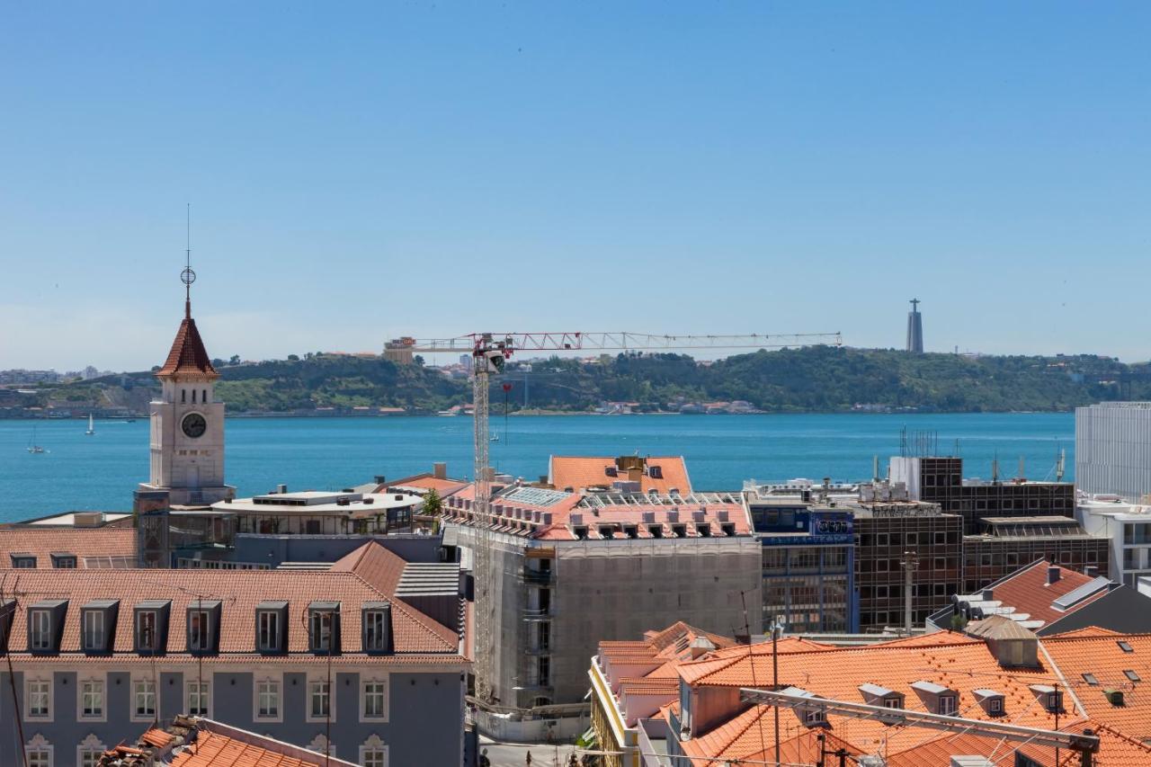 Breathtaking River-city View Two Private Terraces 3 Bedrooms&3 Bathrooms 17th Century Building Bica Chiado District Apartamento *