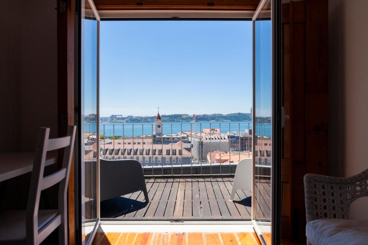 Breathtaking River-city View Two Private Terraces 3 Bedrooms&3 Bathrooms 17th Century Building Bica Chiado District