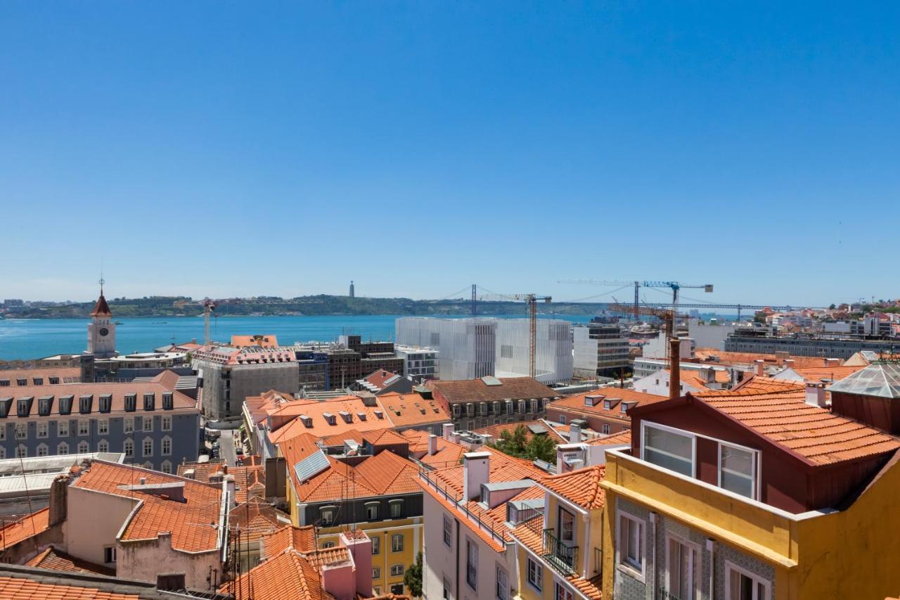 Breathtaking River-city View Two Private Terraces 3 Bedrooms&3 Bathrooms 17th Century Building Bica Chiado District Lisboa