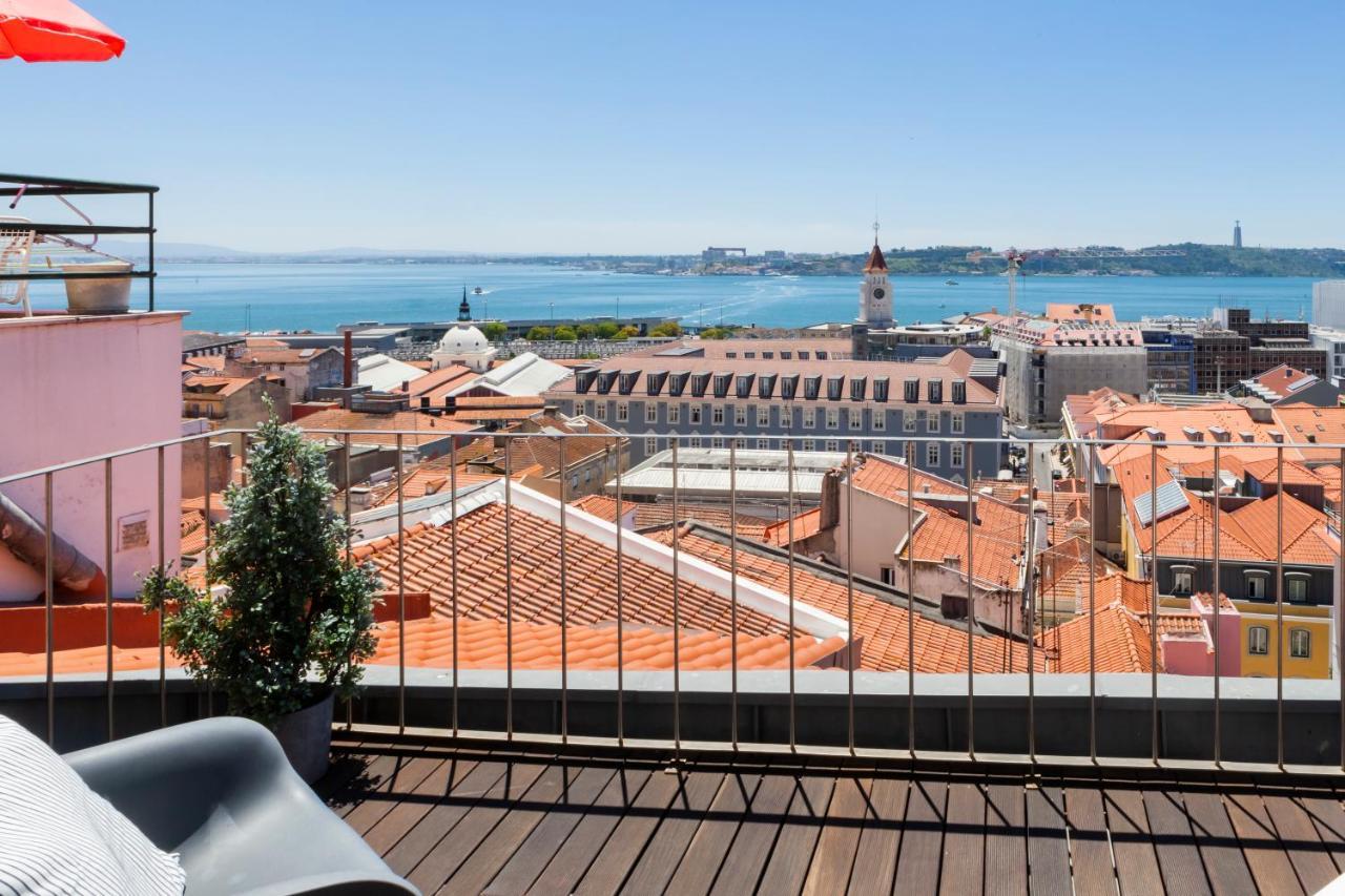 Breathtaking River-city View Two Private Terraces 3 Bedrooms&3 Bathrooms 17th Century Building Bica Chiado District Apartamento *