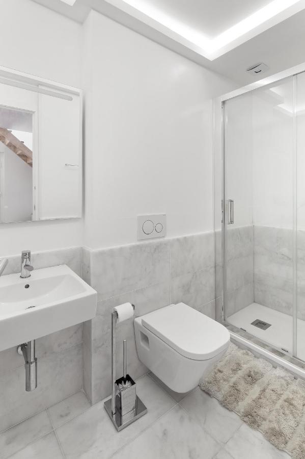 Cosy In Alcantara - *