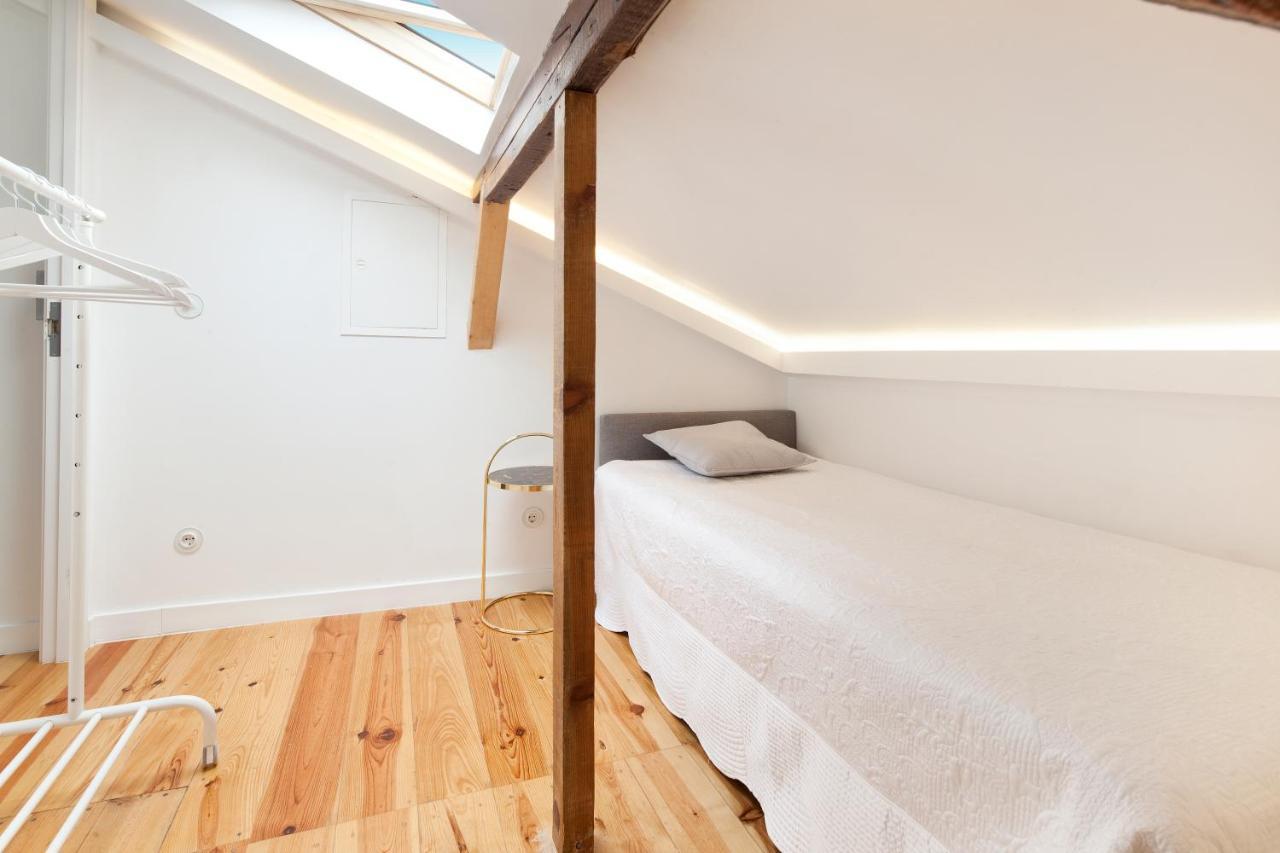Tiny Cosy Room- Alcantara