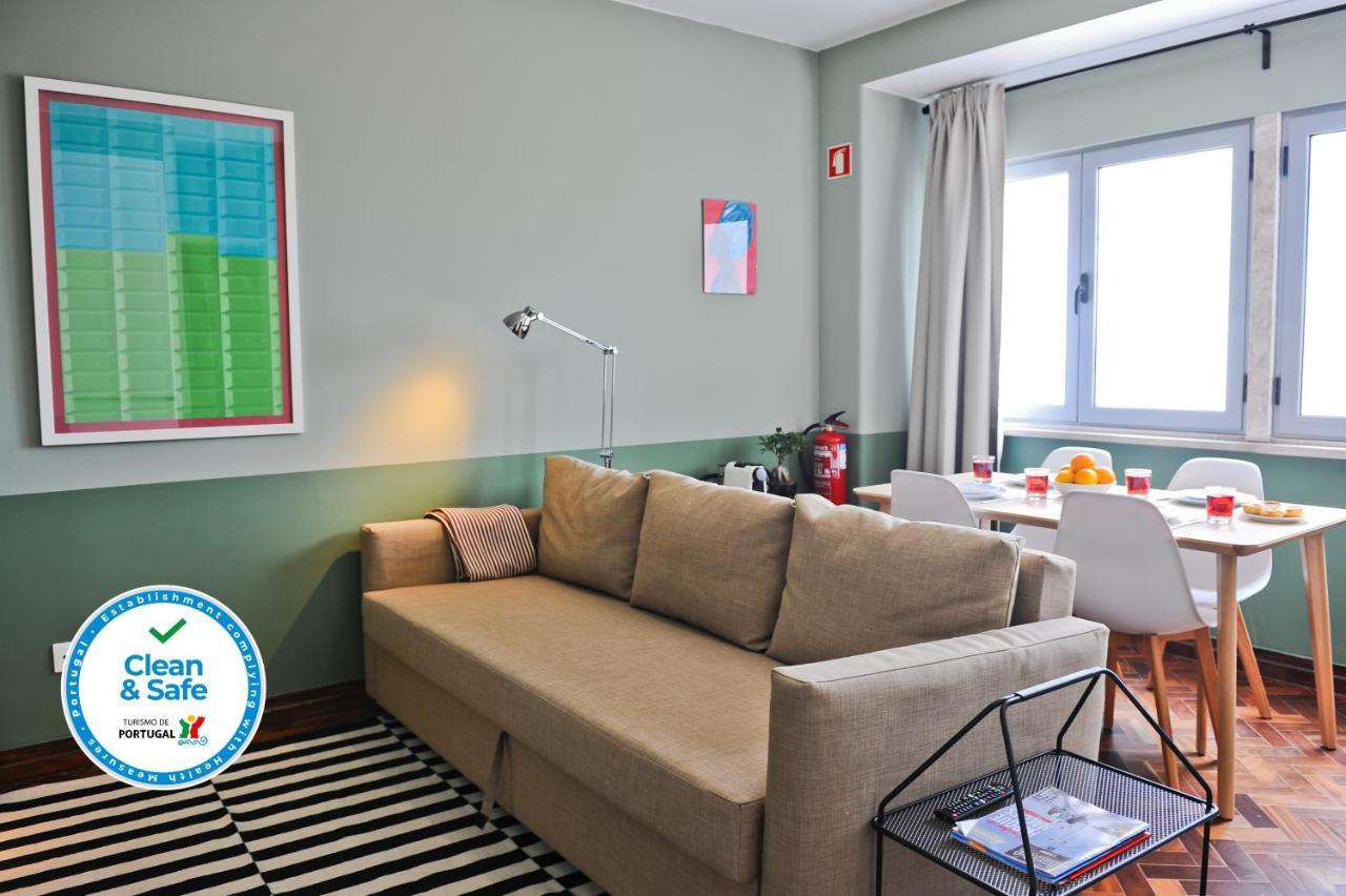 Pop The Cork In By Misha's Place 5b * Lisboa