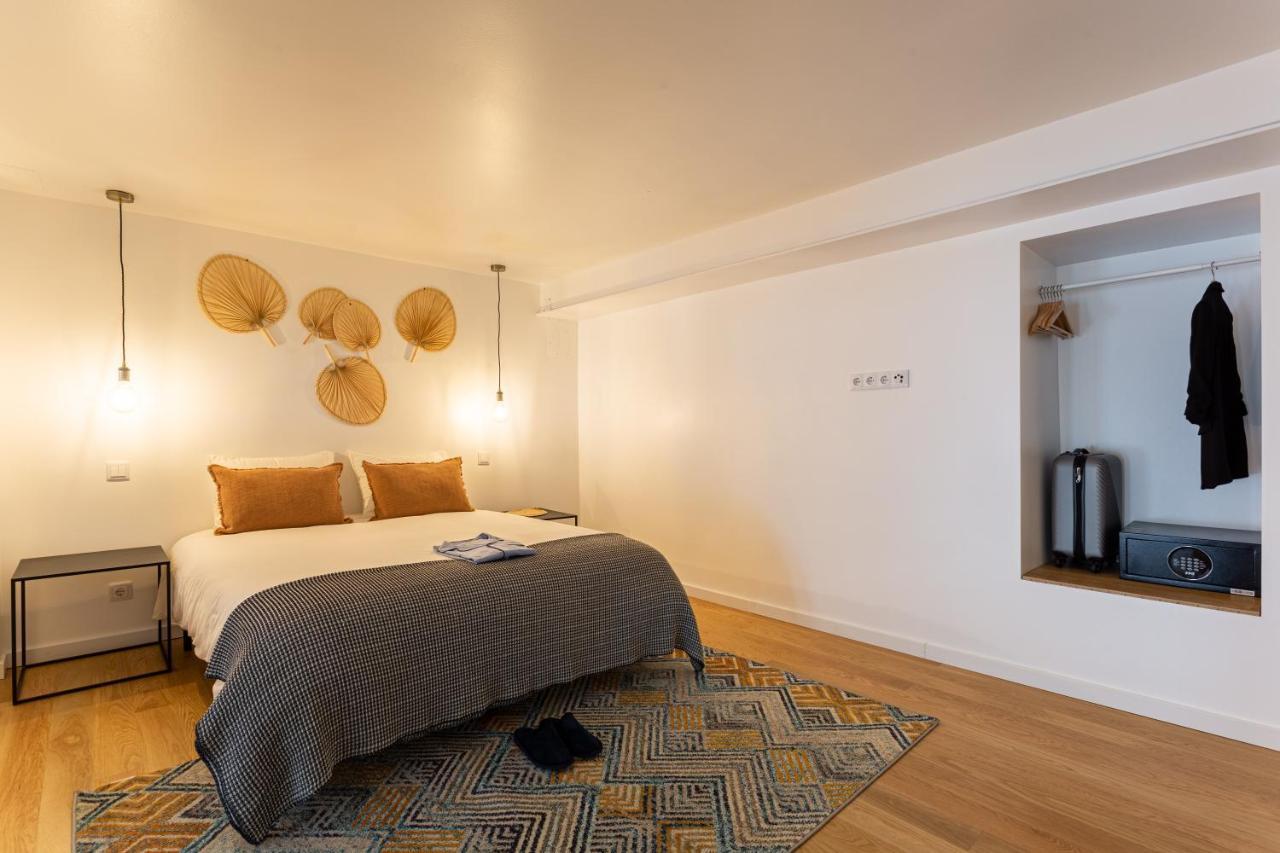 Apartamento Bairro Alto Bronze Of Art *