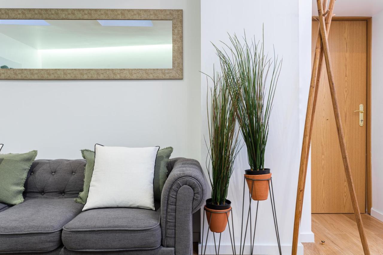 Apartamento Bairro Alto Bronze Of Art *