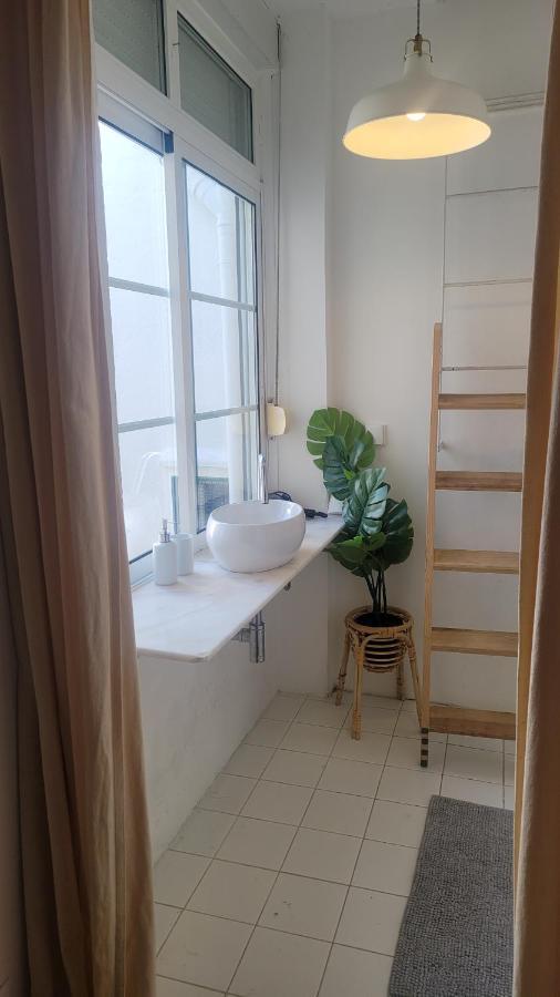 Tiny With Private Bathroom - Bairro Alto