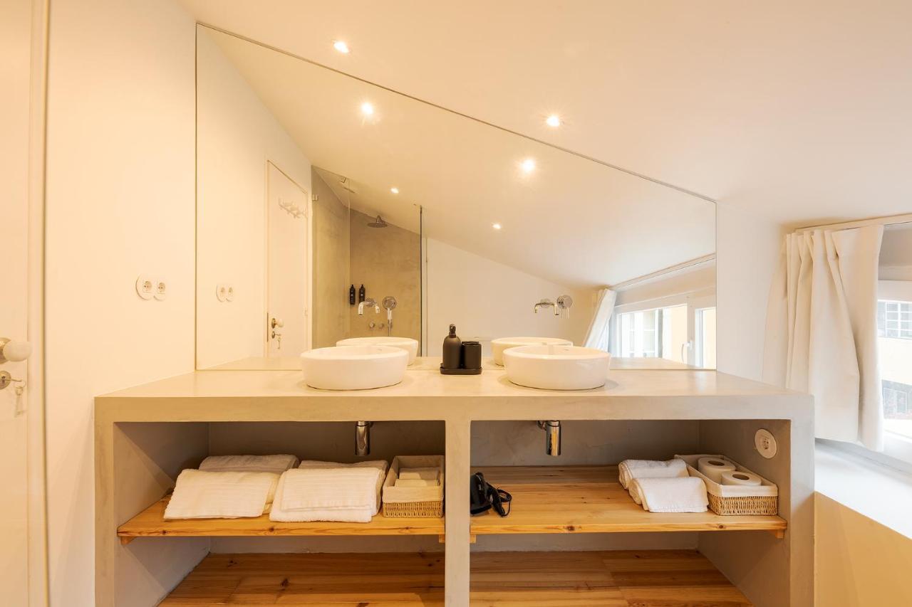 The Yellow House Spacious Duplex In Prazeres District * Lisboa