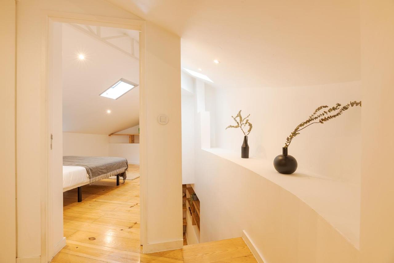 Apartamento The Yellow House Spacious Duplex In Prazeres District Lisboa