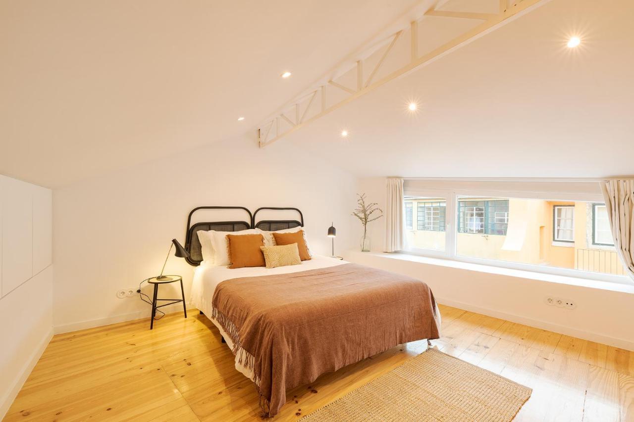 The Yellow House Spacious Duplex In Prazeres District Lisboa