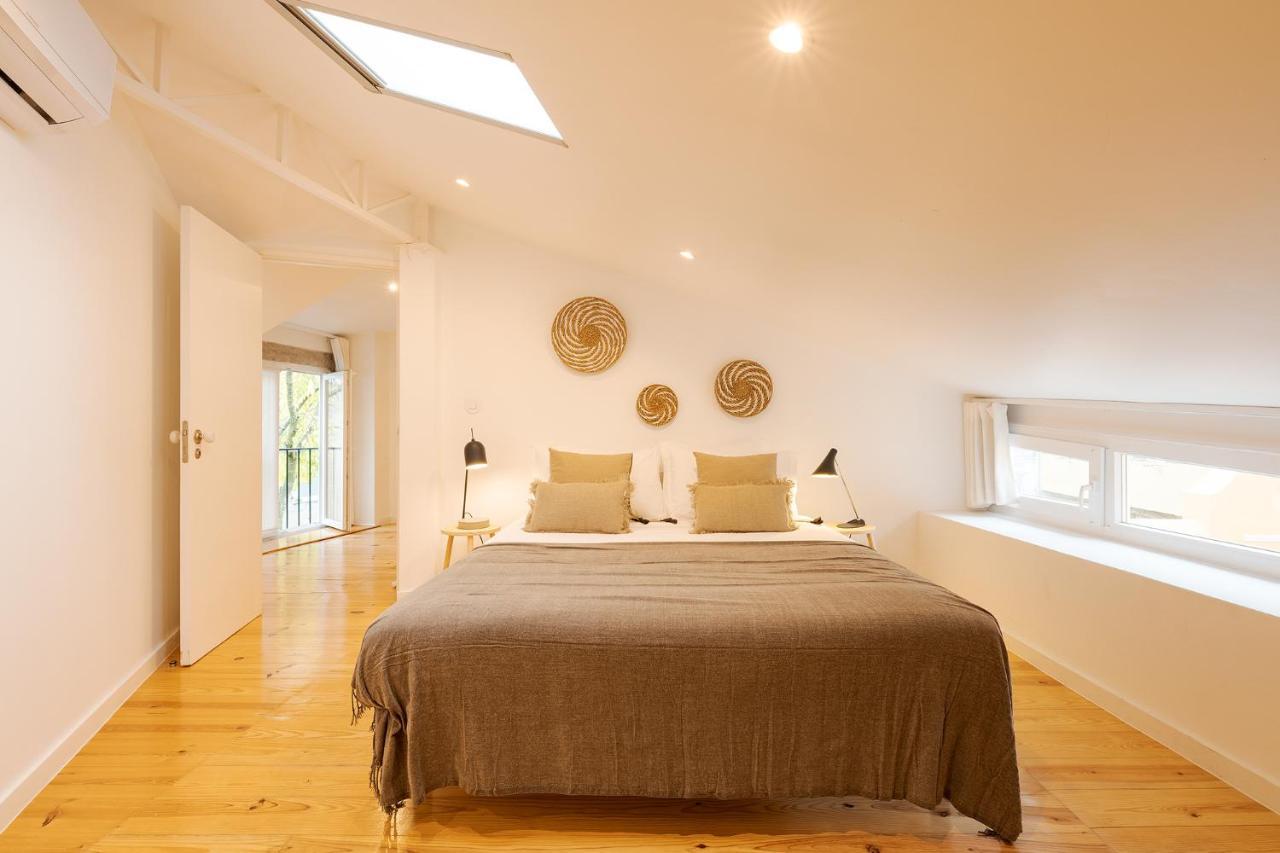 Apartamento The Yellow House Spacious Duplex In Prazeres District Lisboa