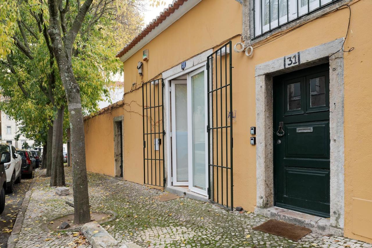 The Yellow House Spacious Duplex In Prazeres District Apartamento Lisboa