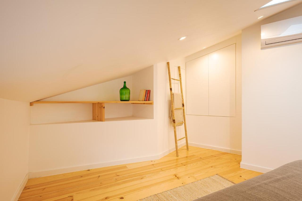 Apartamento The Yellow House Spacious Duplex In Prazeres District Lisboa