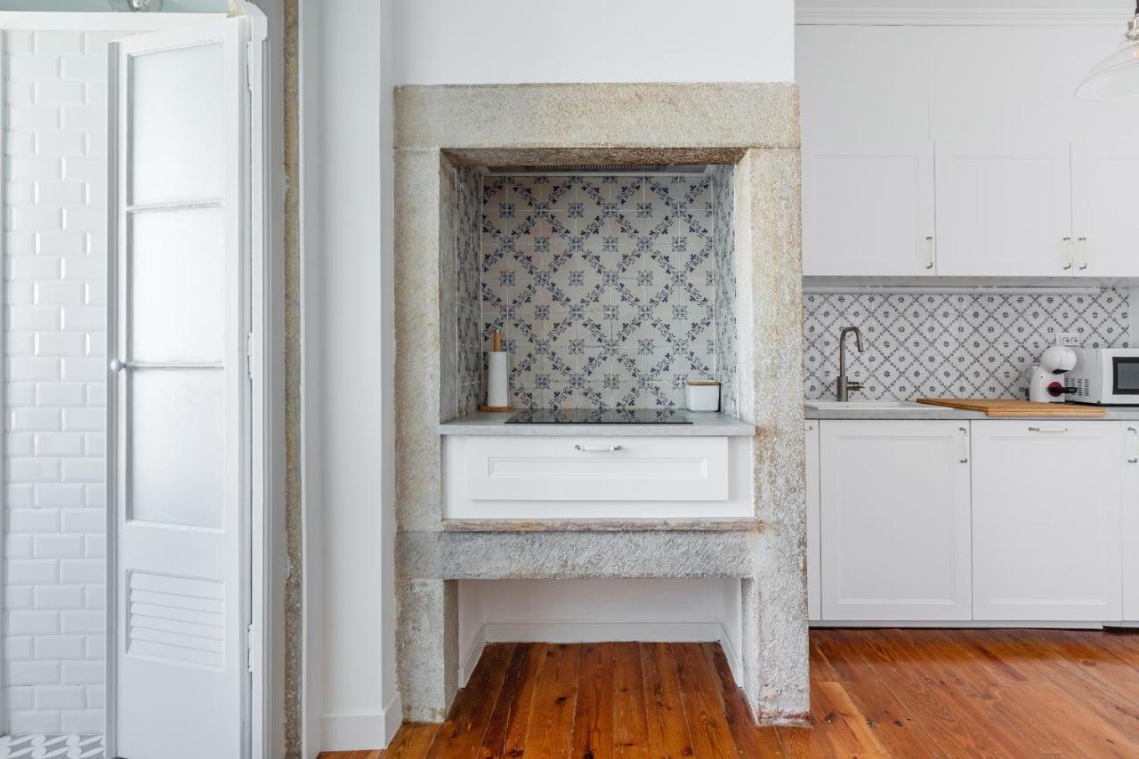 White & Blue Vintage In Graca * Lisbon