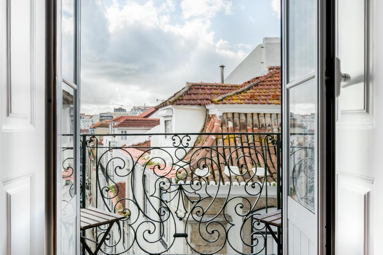 Rustic View In Baixa By River Tagus *
