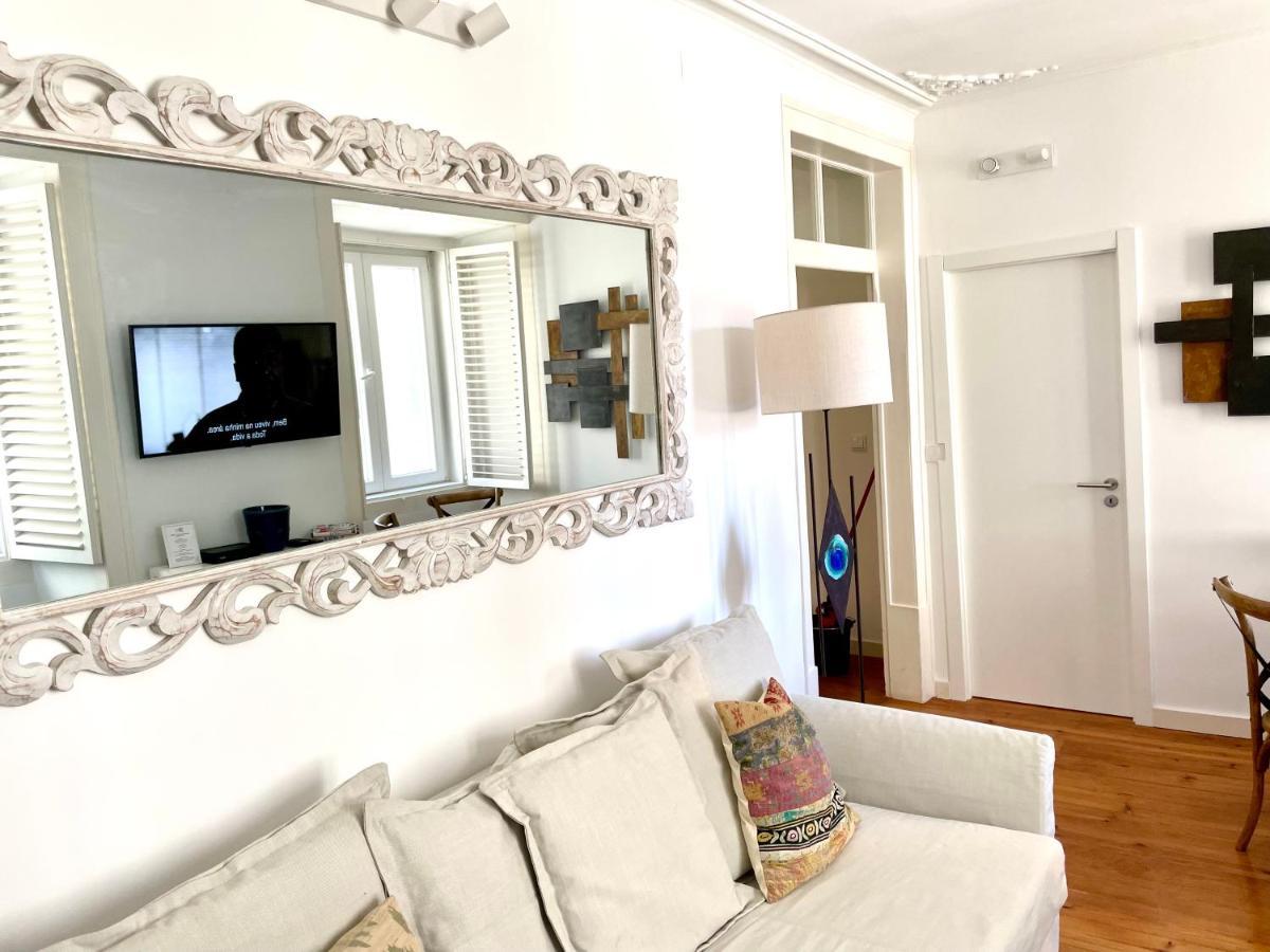 Bright And Spacious Three Bedroom In The Heart Of *