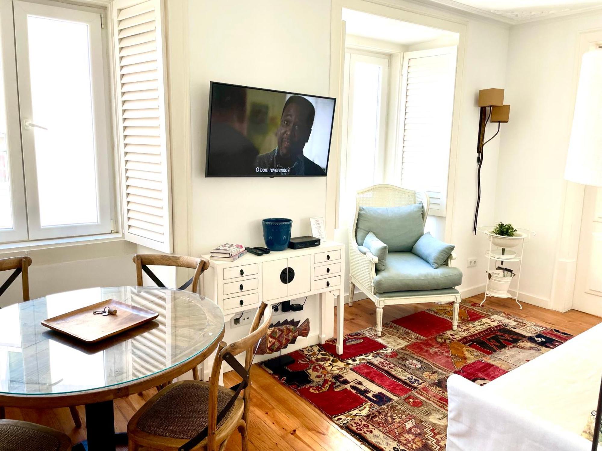 Bright And Spacious Three Bedroom In The Heart Of Apartamento