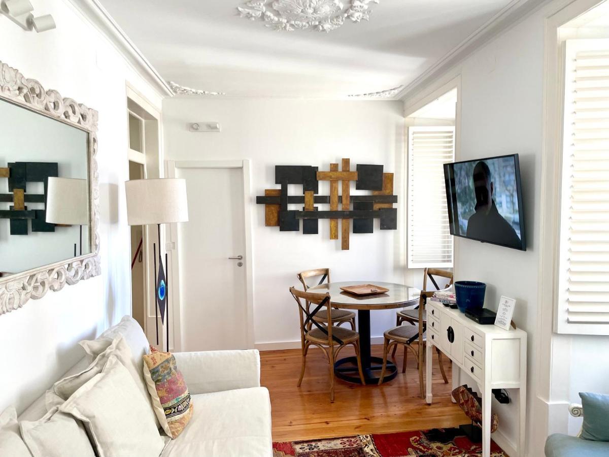 Bright And Spacious Three Bedroom In The Heart Of