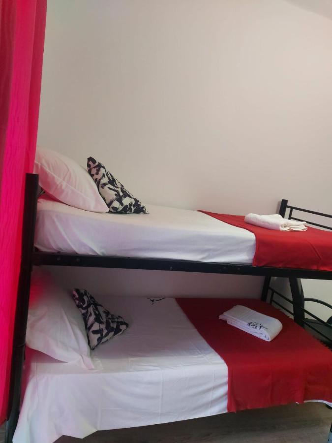 D&n Hospedagem-almirante Albergue *