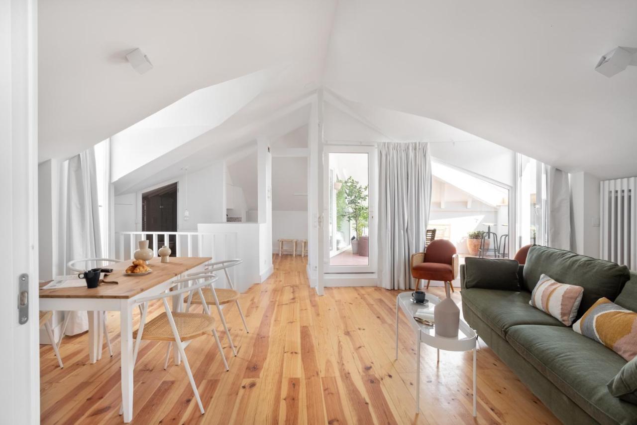Joivy Big 6br House With Terrace In Santa Catarina Lisboa