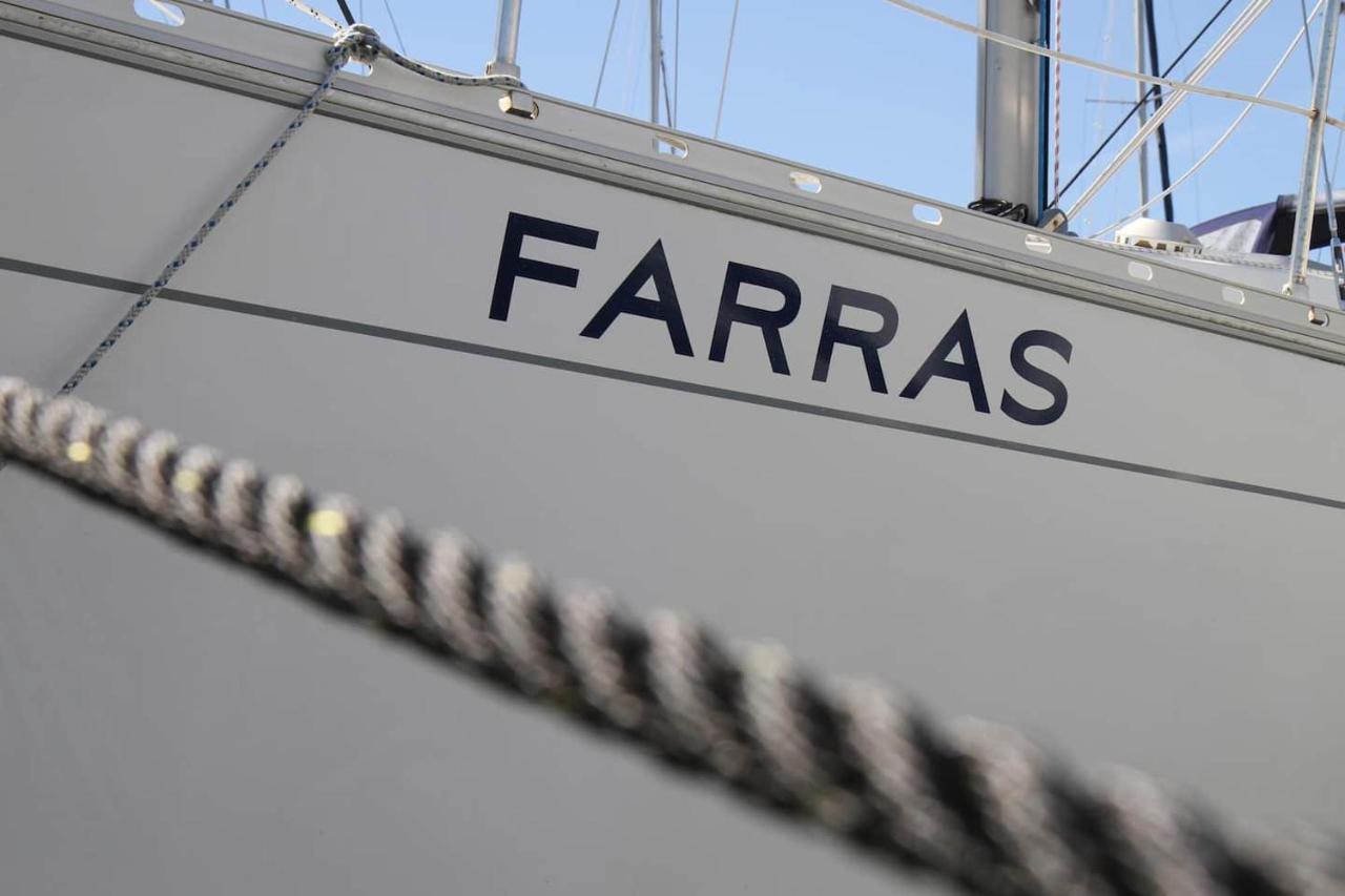 Hotel en barco In A Boat - *