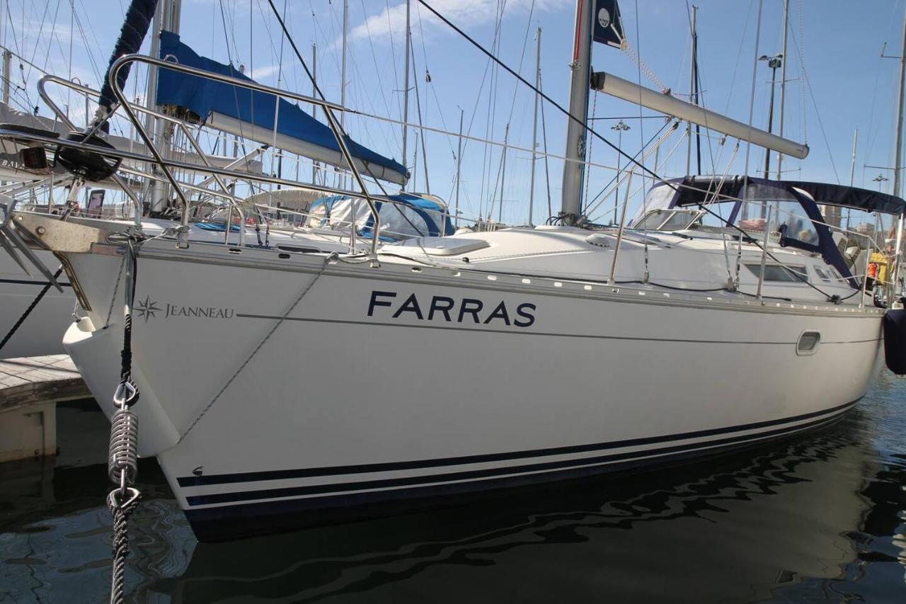 Hotel en barco In A Boat - *