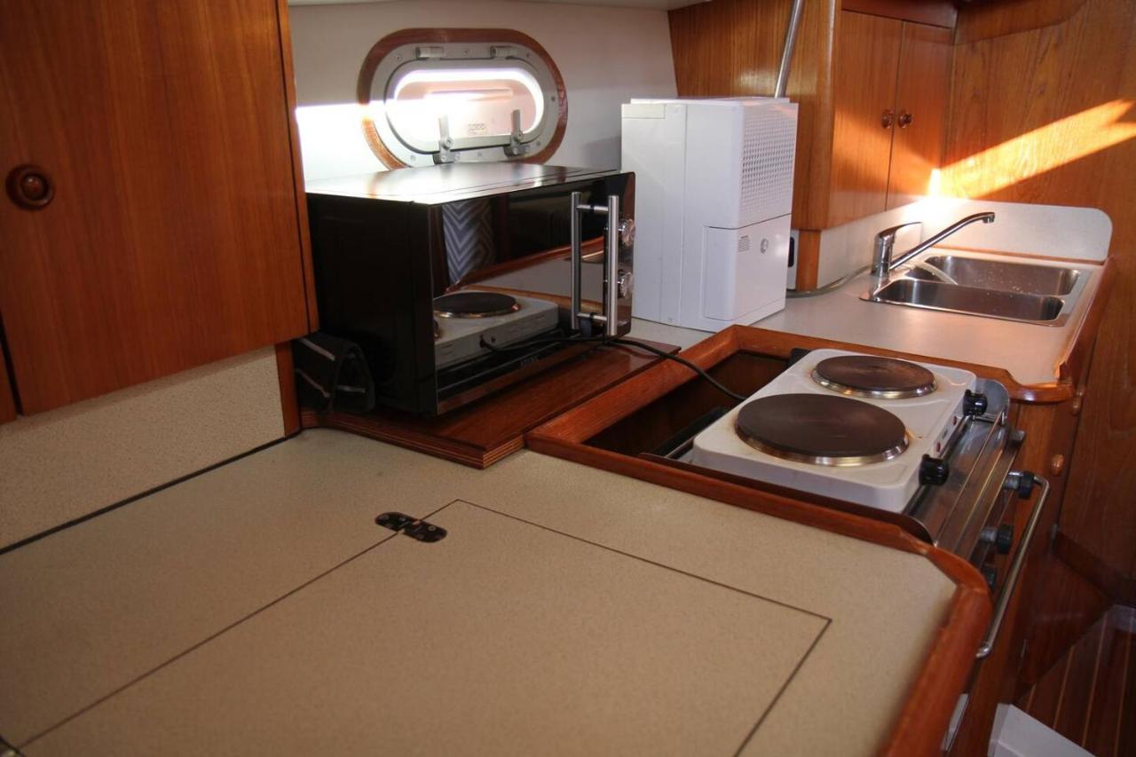 In A Boat - Hotel en barco Lisboa