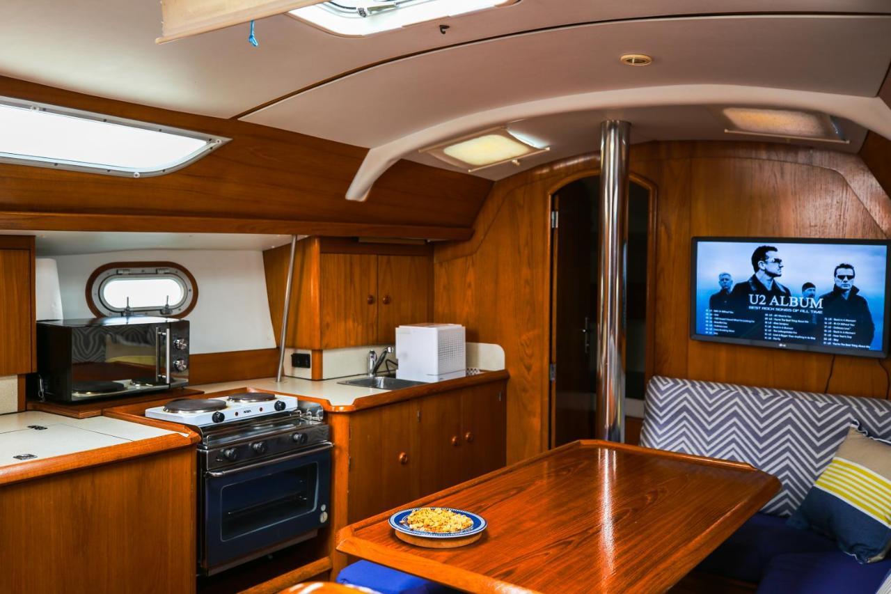 Hotel en barco In A Boat -