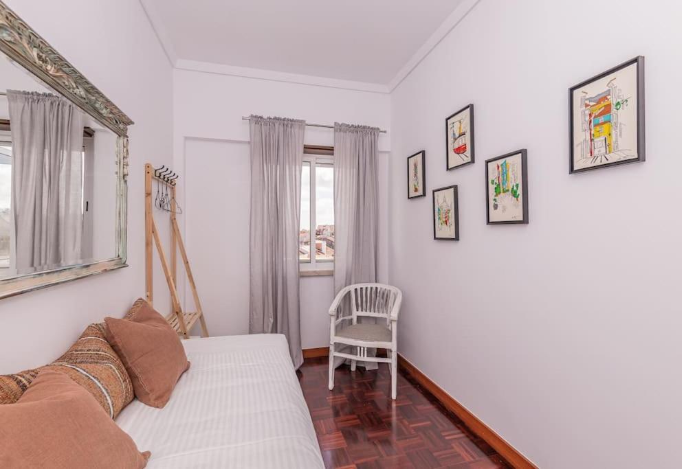 Cozy 3 Bedroom In Front Of The Subway Apartment
