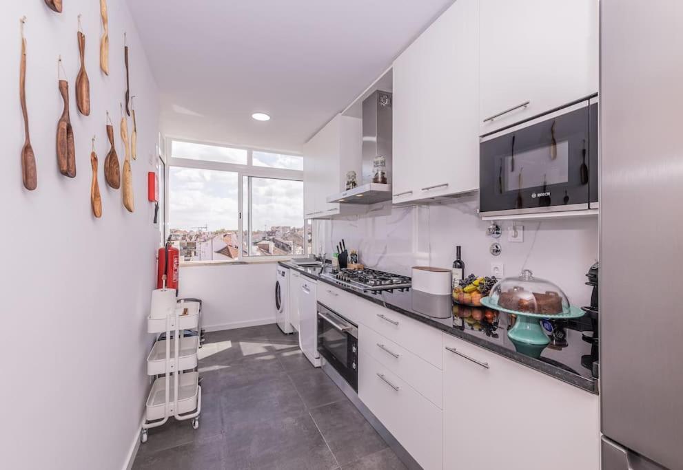 Apartment Cozy 3 Bedroom In Front Of The Subway Lisbon
