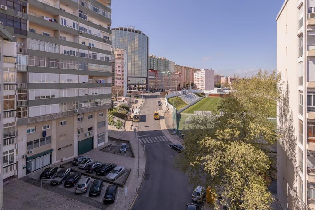 Cozy 3 Bedroom In Front Of The Subway Lisbon