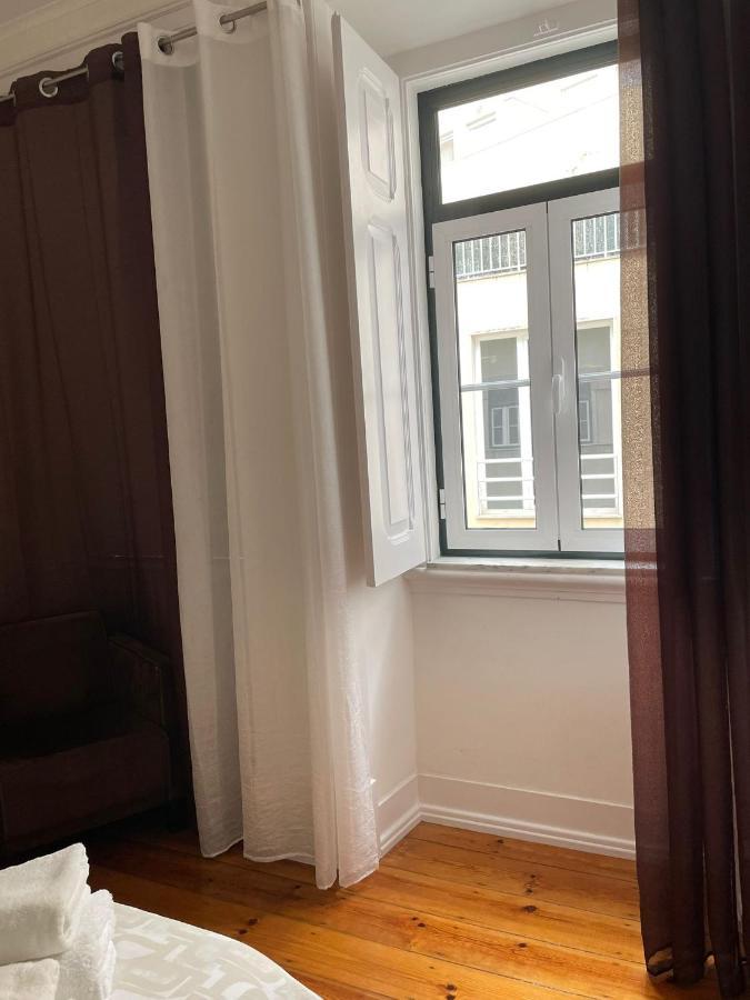 Rustic M2 R1 - Amazing Double With Shared Bathroom * Lisbon