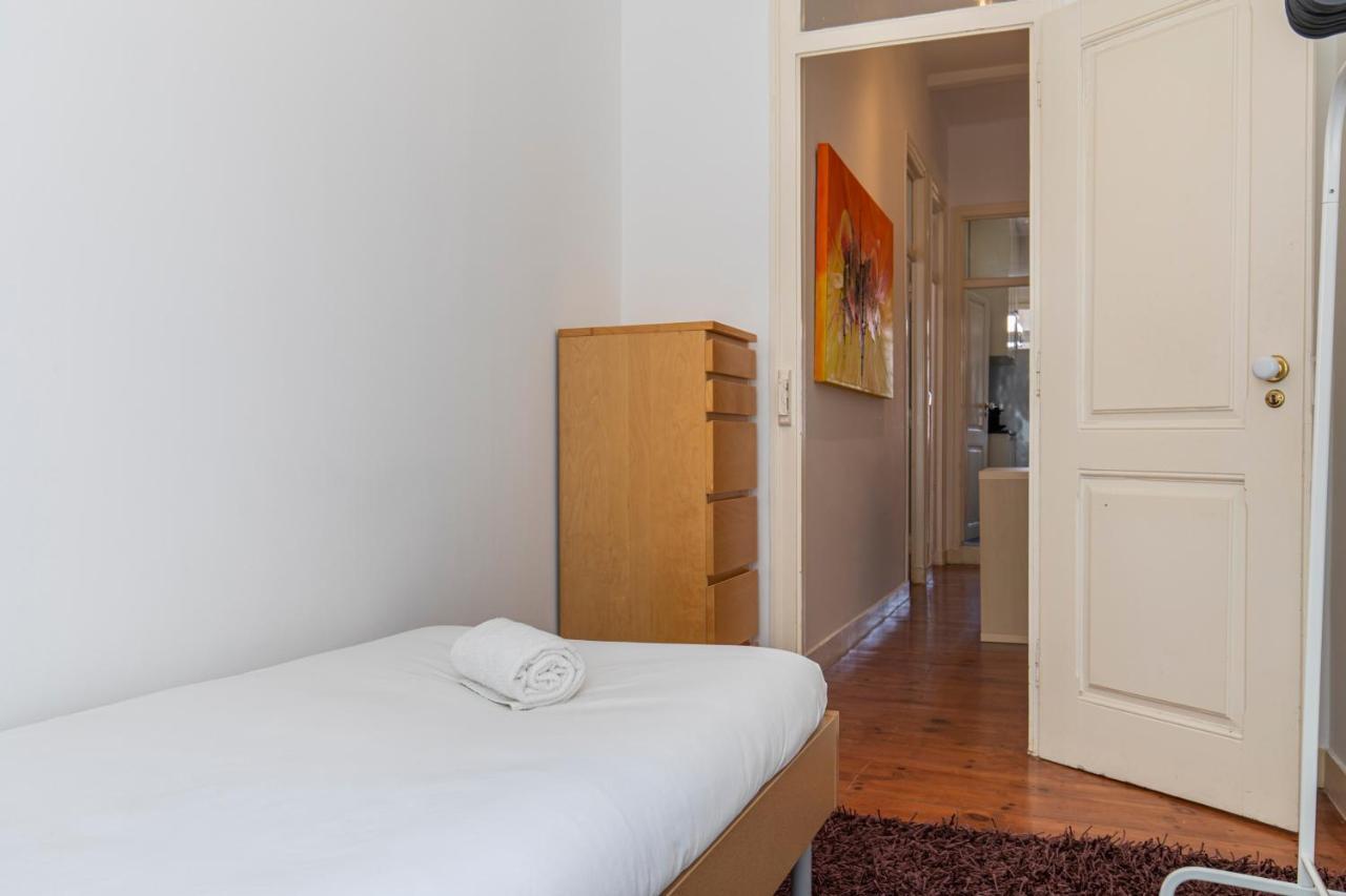 Apartamento Typical 2bdr In By Lovelystay