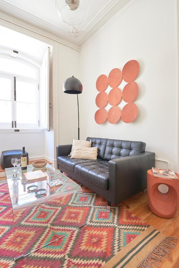 Sunny Pink Street Historical Apt, By Timecooler