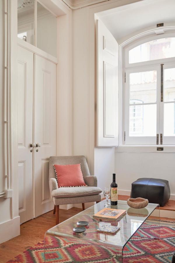 Sunny Pink Street Historical Apt, By Timecooler Lisboa