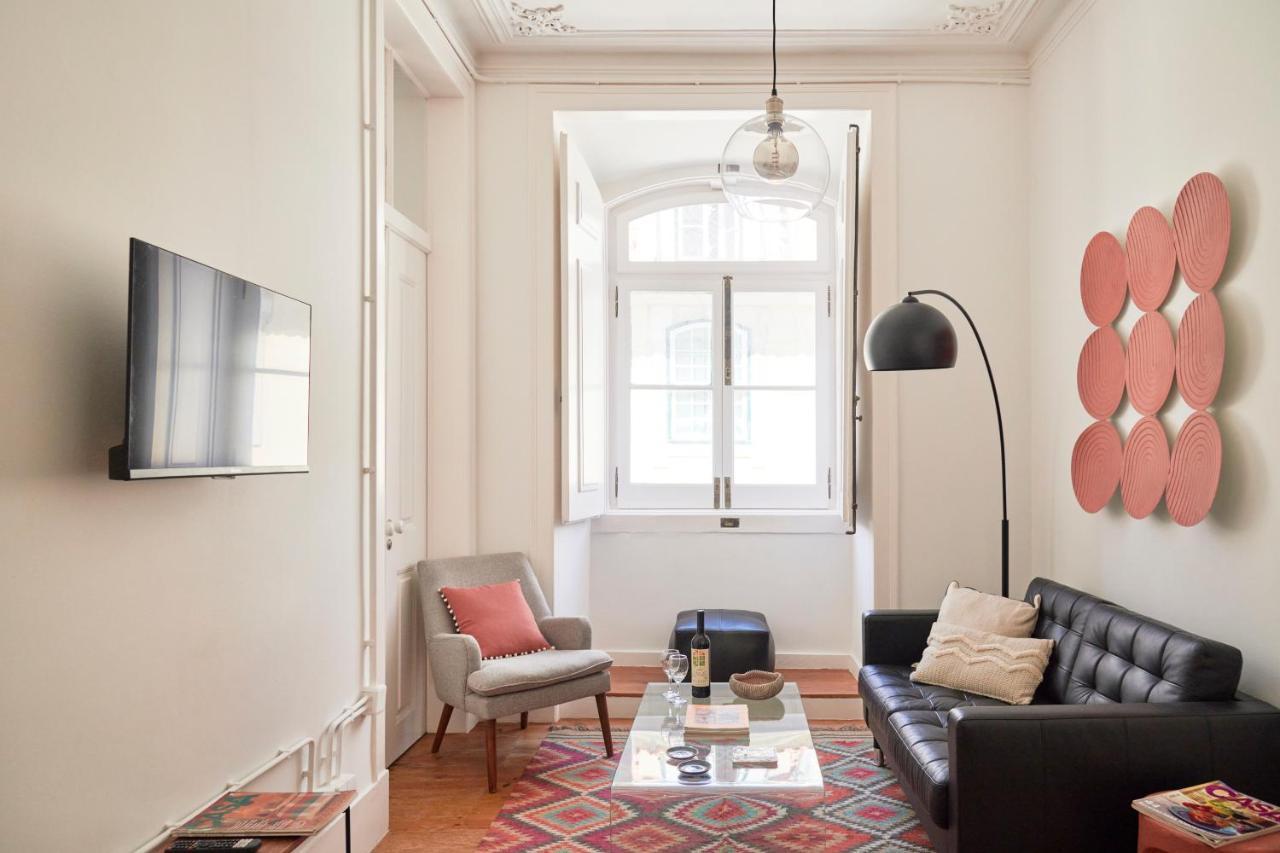 Sunny Pink Street Historical Apt, By Timecooler Lisboa