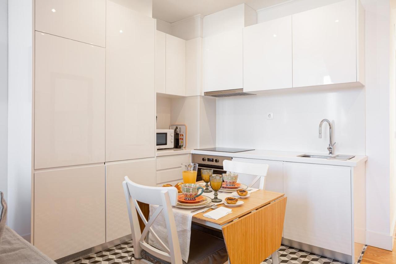 Bright Tailor Made Flat With A View In Estrela * Lisboa