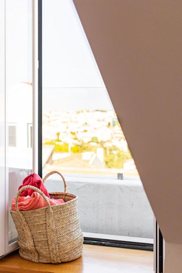 Bright Tailor Made Flat With A View In Estrela Apartamento *