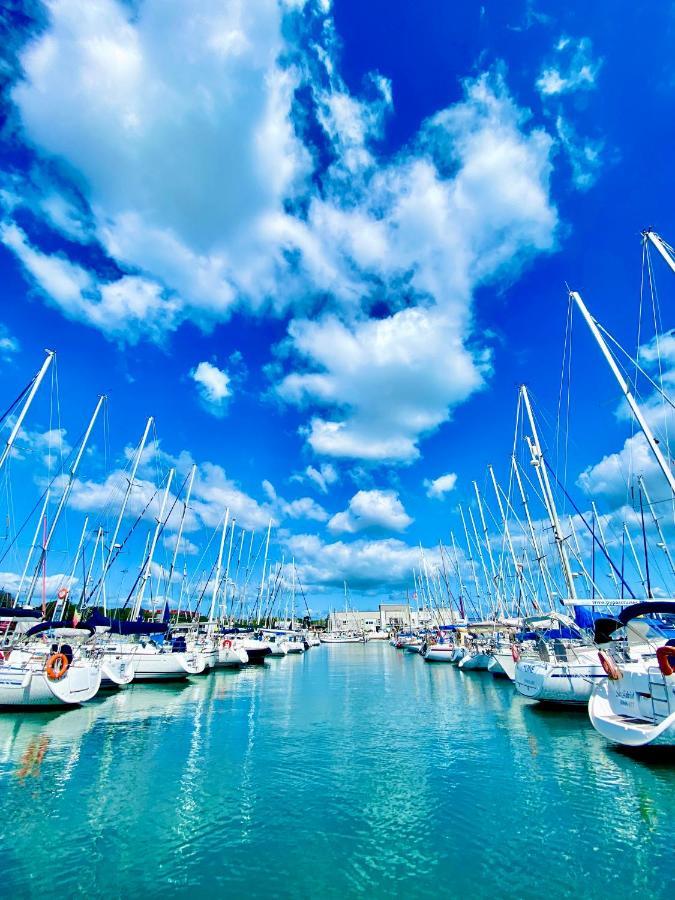 Hotel en barco In A Boat - *